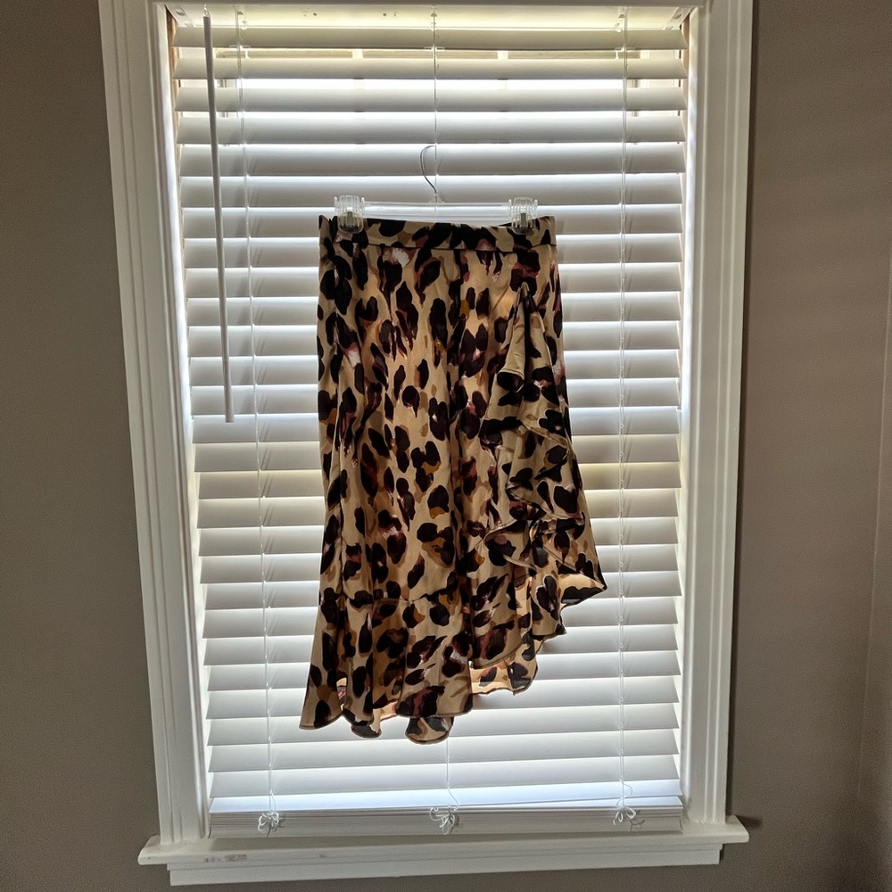 Cheetah print skirt, high to low cut, zipper side closure. Size small from SHEIN